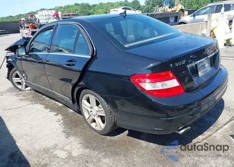 2010 Mercedes-Benz C 300 Luxury 4Matic/Sport 4Matic z USA, uszkodzony, nr VIN WDDGF8BB3AF476256